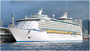 大型クルーズ客船「Voyger of the Seas」写真