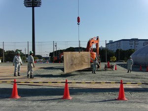 備蓄資機材を活用した液状化地盤の応急復旧　