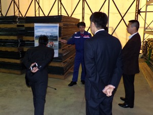 海上自衛隊の皆さんが防災拠点を視察