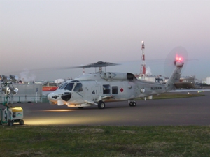 夜間離着陸訓練　海上自衛隊「SH-60K」