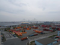 �单�ӓ��i���l�`�j���s�������R���e�i�g���[���[�Ǝ����ԉ^���D�i�_�ސ쌧���l�s�j